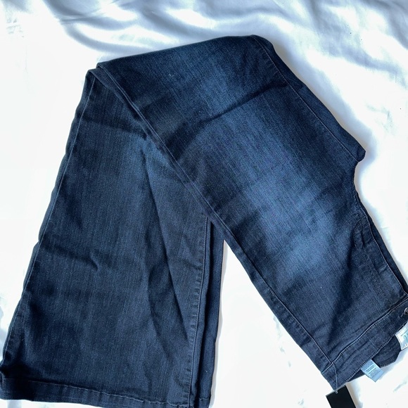 Shop THE MINT WIDE LEG JEANS - Picture 9 of 10